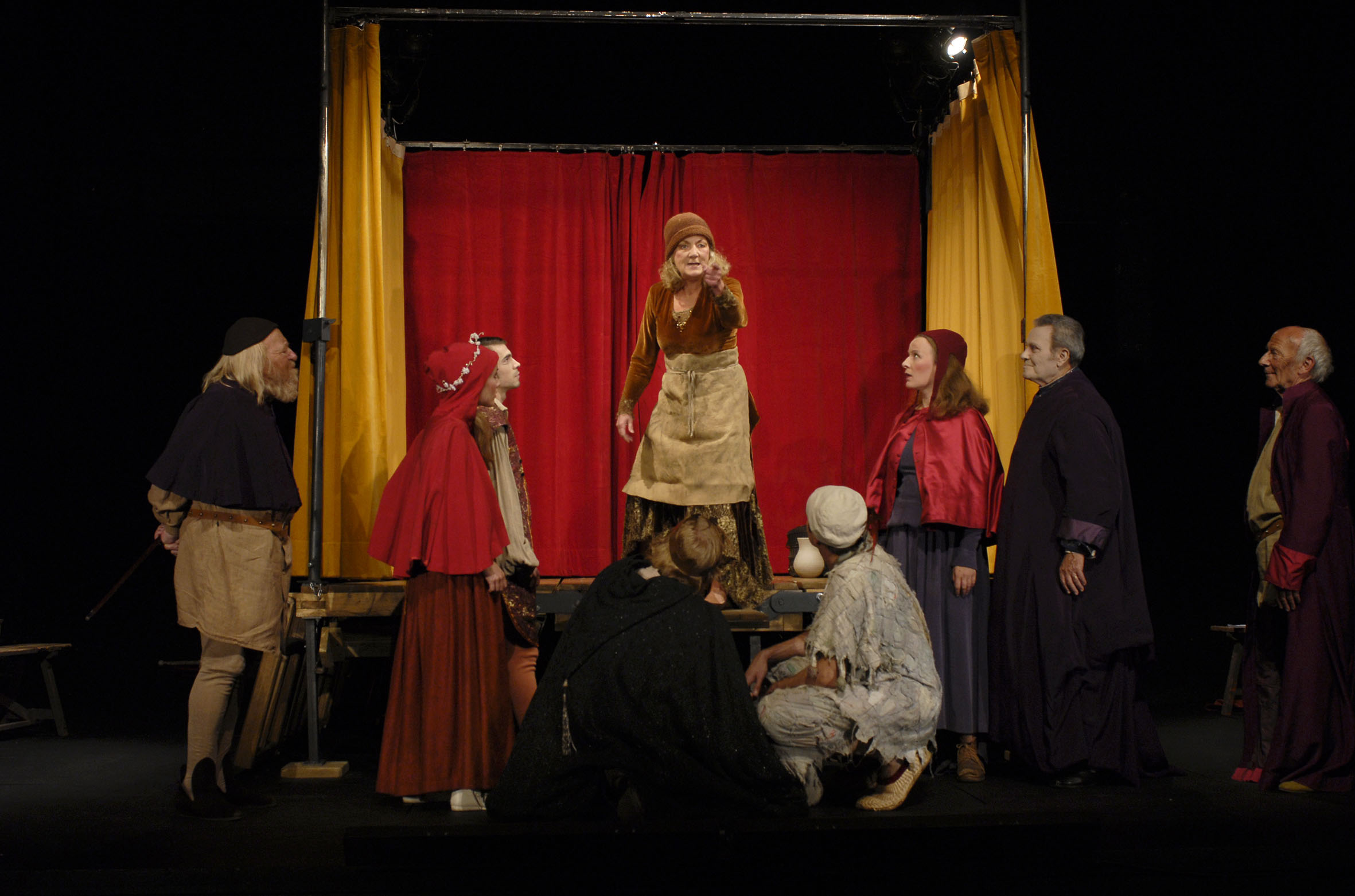 //image/spectacleshier/une-confrerie-de-farceurs-2007-photo.-brigitte-enguerand-cf.jpg