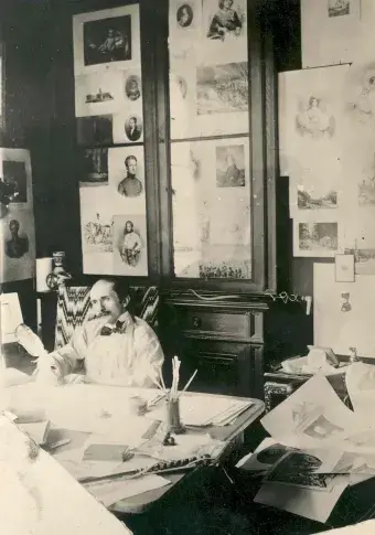 Edmond Rostand à son bureau, [non daté]