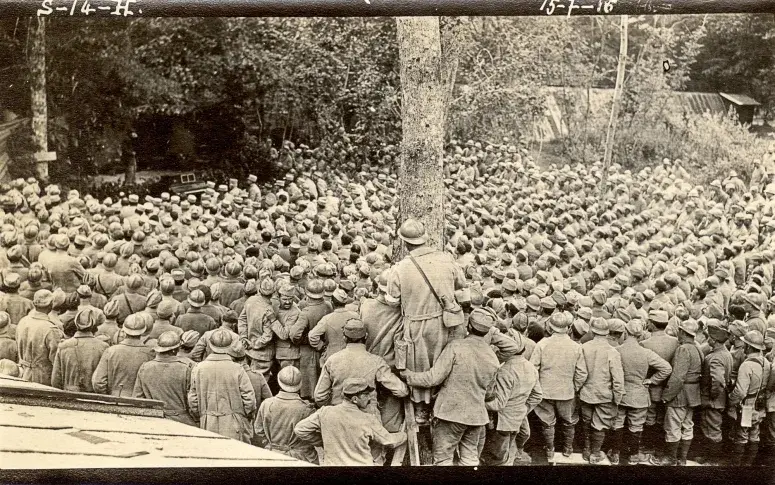 Le public des soldats et la scène