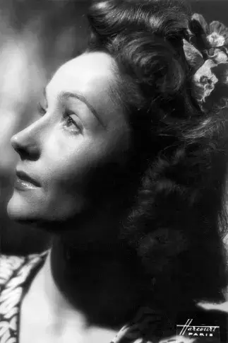 Gisèle Casadesus, sociétaire de la Comédie-Française de 1939 à 1962. Photographie du Studio Harcourt