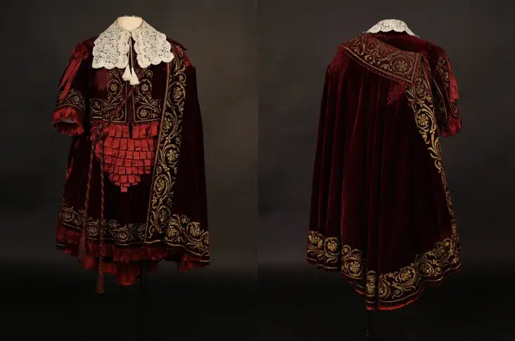 Costume de cour de style Louis XIV