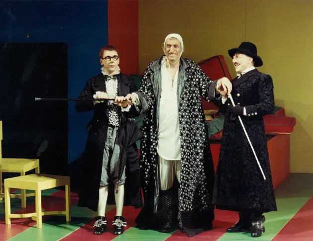 « Le Malade imaginaire », 1991, mise en scène de Gildas Bourdet, avec Philippe Torreton (Thomas Diafoirus), Jean-Luc Bideau (Argan), Christian Blanc (Monsieur Diafoirus ; Monsieur Purgon ; Monsieur Fleurant ; Monsieur Bonnefoi)