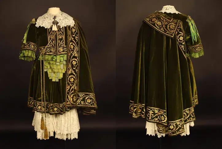 Costume de cour de style Louis XIV