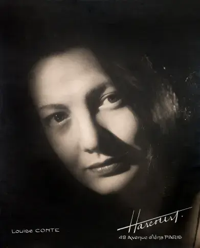 Louise Conte, sociétaire de la Comédie-Française de 1948 à 1969. Photographie du Studio Harcourt