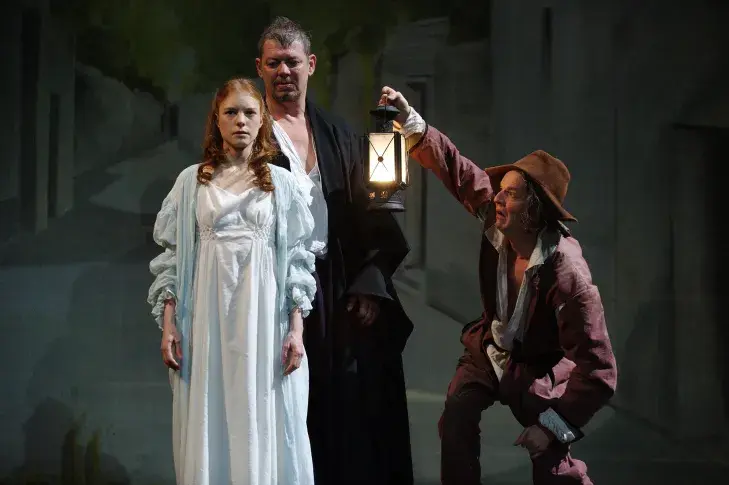 « L’Ecole des femmes », 2011, mise en scène de Jacques Lasalle, avec Julie-Marie Parmentier (Agnès), Thierry Hancisse (Arnolphe), Pierre Louis-Calixte (Alain)
