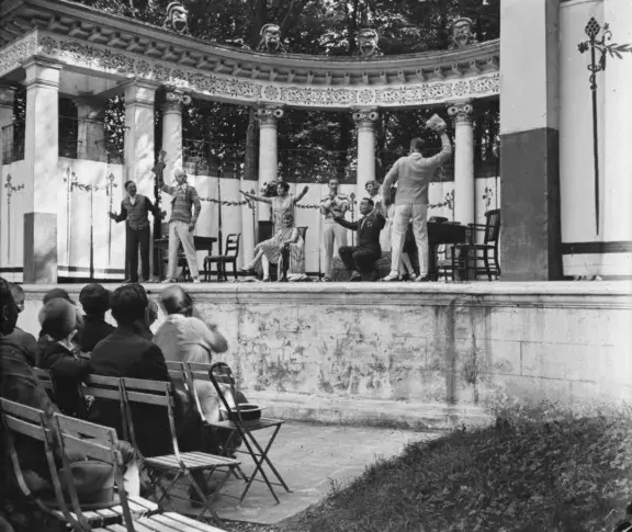 Pont-aux-Dames, Théâtre de la Nature, mai-juin 1928