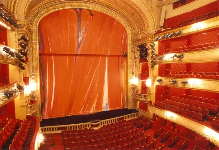 Salle Richelieu, rideau d’avant-scène d’Olivier Debré, 1987