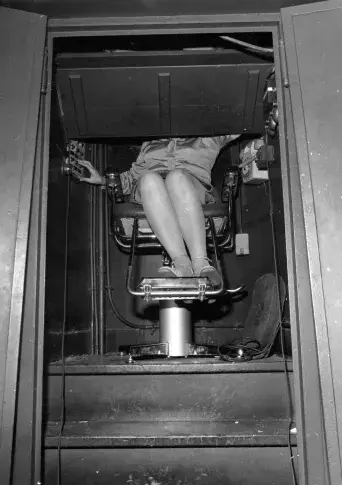 Souffleuse. Nicole Cholet, dans le trou du souffleur, 1972