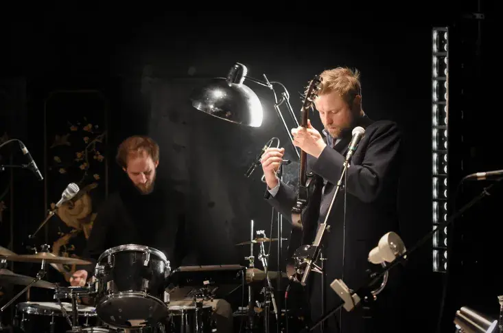 « Les Serge (Gainsbourg point barre) », adaptation et mise en scène de Stéphane Varupenne et Sébastien Pouderoux, arrangements musicaux de Guillaume Bachelé, Martin Leterme, Vincent Leterme et les Serge, Studio-Théâtre, 2019
