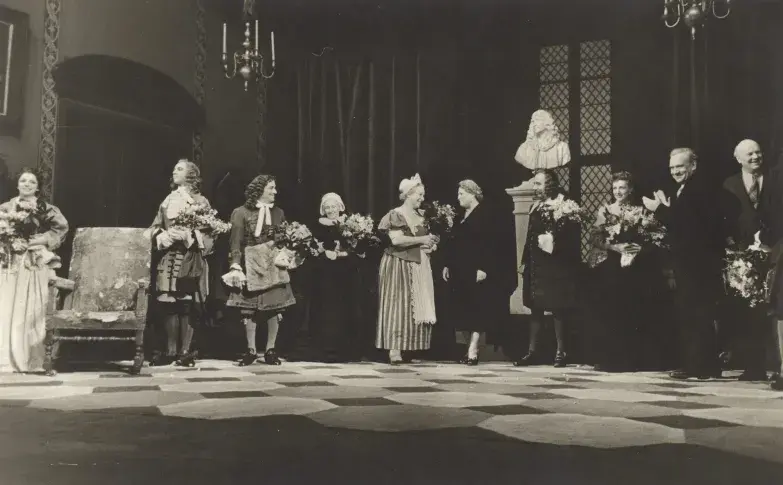 Tournée de la Comédie-Française en URSS en 1954. Les saluts du "Tartuffe" de Molière