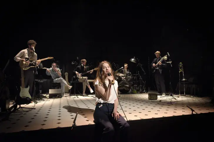 « Les Serge (Gainsbourg point barre) », adaptation et mise en scène de Stéphane Varupenne et Sébastien Pouderoux, arrangements musicaux de Guillaume Bachelé, Martin Leterme, Vincent Leterme et les Serge, Studio-Théâtre, 2019