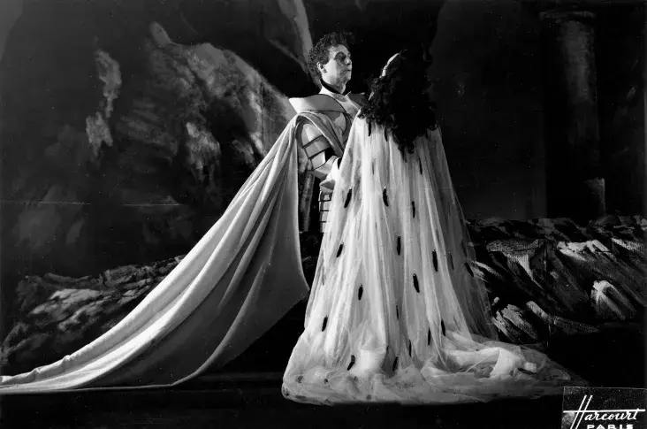 « Renaud et Armide », texte et mise en scène de Jean Cocteau, 1943. Photographie du Studio Harcourt