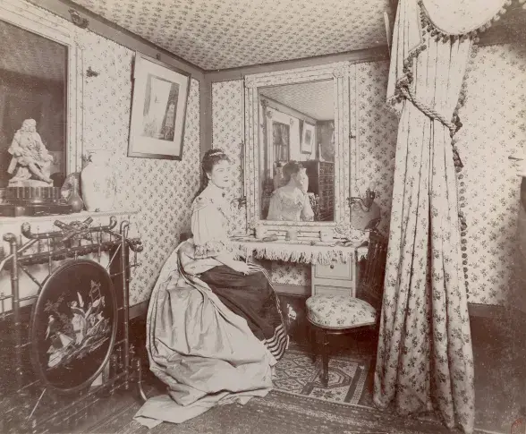 Mlle Persoons dans sa loge