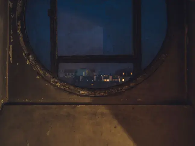 Vue sur Paris du haut de l’escalier de service