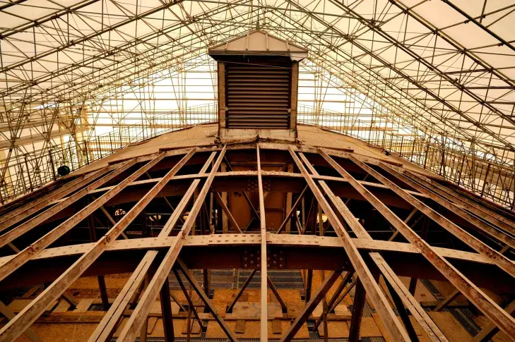 Salle Richelieu, travaux dans la coupole, 2012, toit ouvert