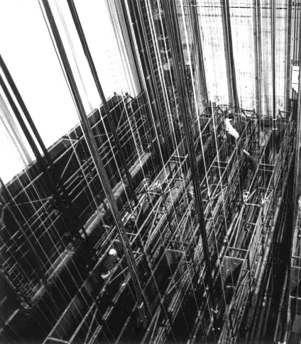 Salle Richelieu, vue plongeante sur les herses et porteuses, après 1994