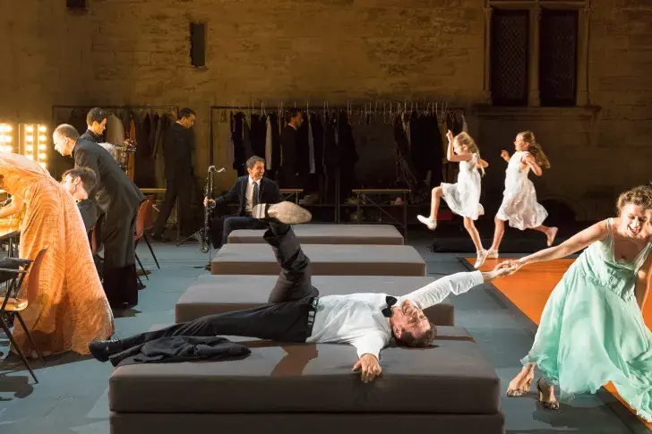 "Les Damnés", d'après le scénario de Luchino Visconti, Nicola Badalucco et Enrico Medioli, mise en scène d’Ivo van Hove, Festival d’Avignon, 2016