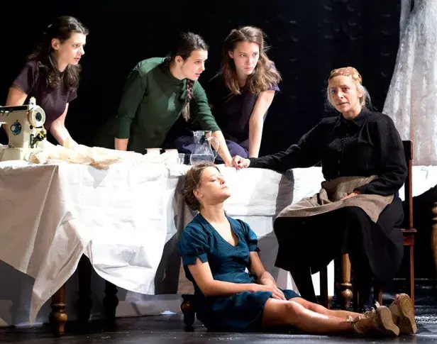 La Maison de Bernarda Alba 15/16