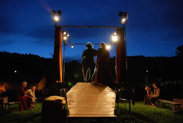 « Une Confrérie de farceurs », chefs de troupe François Chattot et Jean-Louis Hourdin. Au programme : « La Naissance du jongleur » de Dario Fo (prologue), « Frère Guillebert », « Le Retrait », « Le Gentilhomme et Naudet », « Mahuet qui donne ses oeufs au 