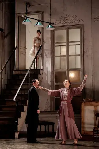 Photo du spectacle L'École de danse (saison 2025-2026) avec Pauline Clément, Loïc Corbery, Florence Viala