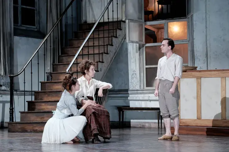 Photo du spectacle L'École de danse (saison 2025-2026) avec Léa Lopez, Clotilde de Bayser, Charlie Fabert