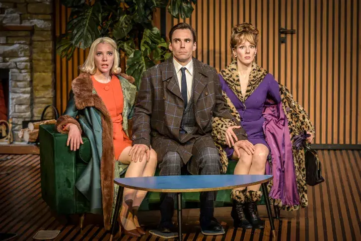 Photo du spectacle La Puce à l'Oreille (saison 2025-2026) avec Claire de La Rüe du Can, Yoann Gasiorowski, Pauline Clément