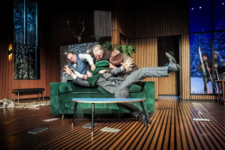 Photo du spectacle La Puce à l'Oreille (saison 2025-2026) avec Nicolas Chupin, Serge Bagdassarian, Yoann Gasiorowski, Alexandre Pavloff 