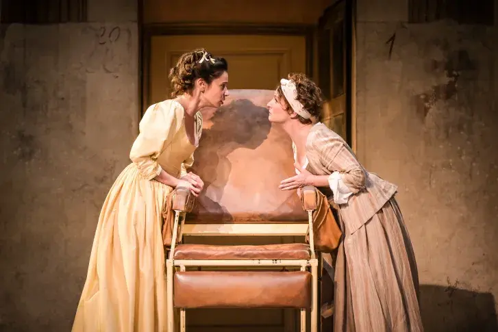 Photo du spectacle Le Malade imaginaire (saison 2025-2026) avec Léa Lopez, Julie Sicard