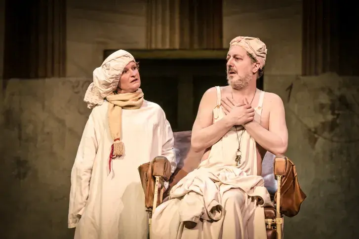 Photo du spectacle Le Malade imaginaire (saison 2025-2026) avec Julie Sicard, Guillaume Gallienne