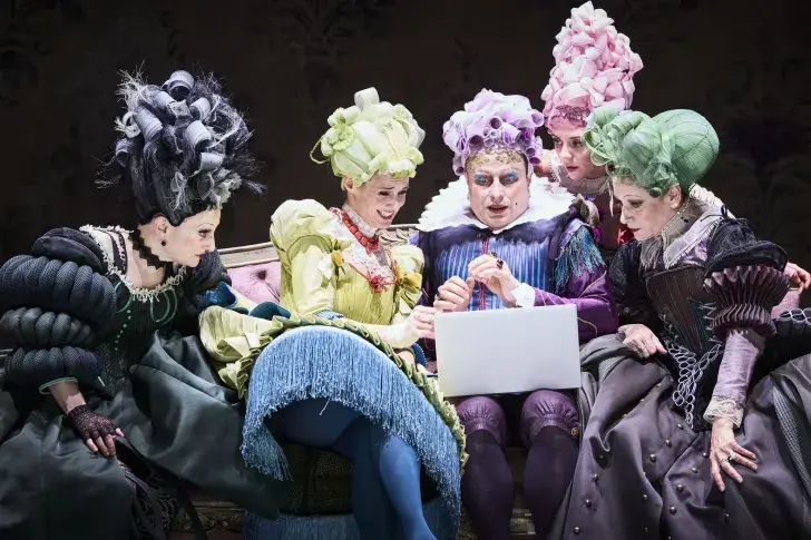 Photo du spectacle Les Femmes savantes (saison 2025-2026) avec Aymeline Alix, Jennifer Decker, Stephane Varupenne, Edith Proust, Elsa Lepoivre