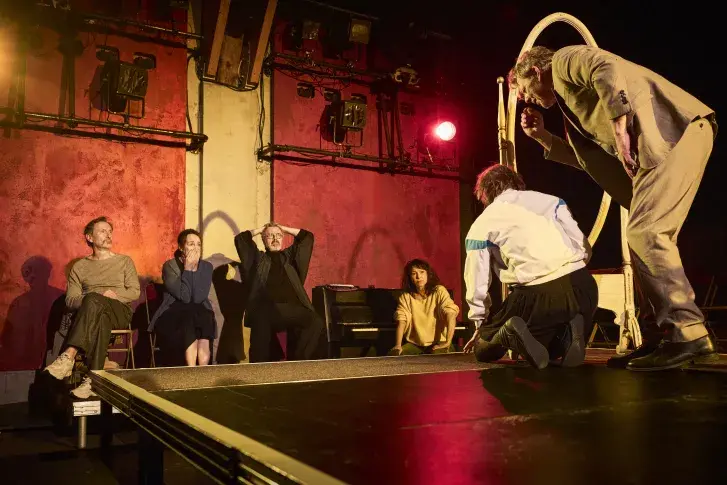 Photo du spectacle Six personnages en quête d'auteur (saison 2025-2026) avec Christian Gonon, Clotilde de Bayser, Serge Bagdassarian, Coraly Zahonero, Adeline d’Hermy, Thierry Hancisse