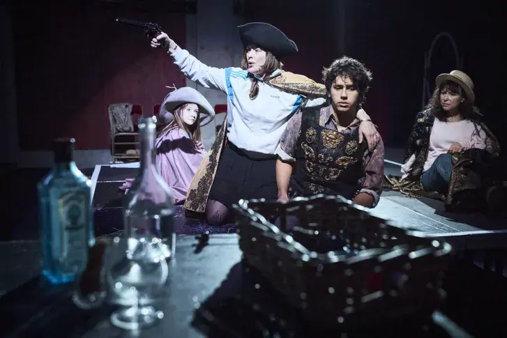 Photo du spectacle Six personnages en quête d'auteur (saison 2025-2026) avec Olympe Renard, Adeline d’Hermy, Siméon Ruf, Coraly Zahonero