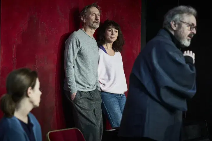 Photo du spectacle Six personnages en quête d'auteur (saison 2025-2026) avec Clotilde de Bayser, Christian Gonon, Coraly Zahonero, Serge Bagdassarian