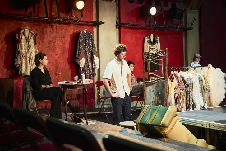 Photo du spectacle Six personnages en quête d'auteur (saison 2025-2026) avec Anne Suarez, Adrien Simion, Siméon Ruf, Adeline d’Hermy