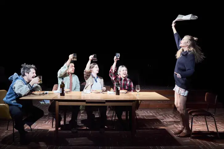 Photo du spectacle Contre (saison 2025-2026) avec Nicolas Chupin, Jordan Rezgui, Lila Pelissier, Chahna Grevoz, Marina Hands