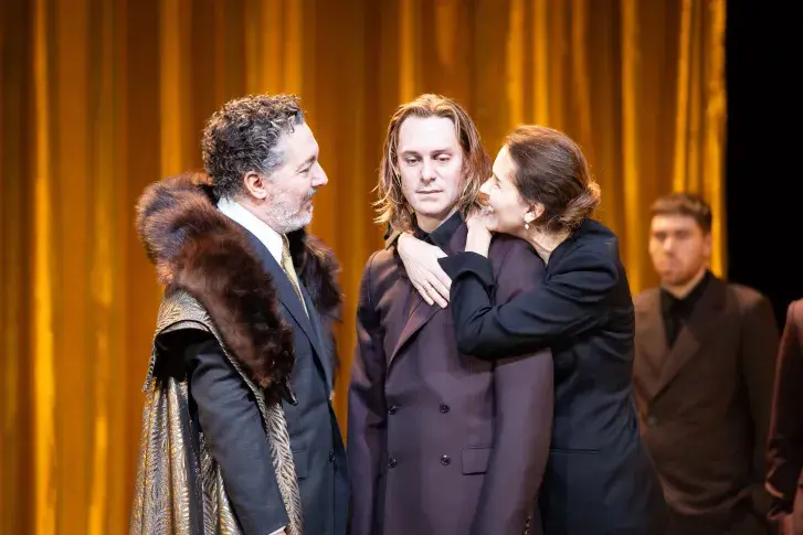 Photo du spectacle Hamlet (saison 2025-2026) avec Guillaume Gallienne, Christophe Montenez, Florence Viala 