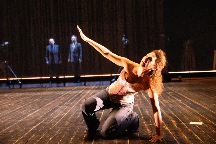 Photo du spectacle Hamlet (saison 2025-2026) avec Élissa Alloula